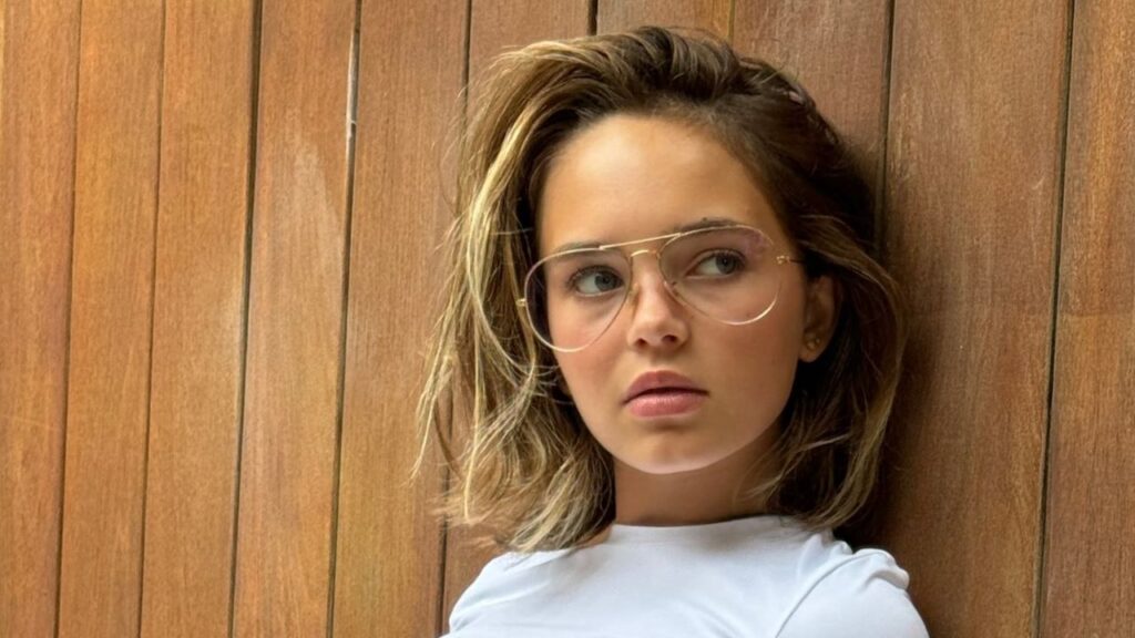 Star Wars actress Ryan Kiera Armstrong is set to play Buffy in the reboot. Discover her journey and what to expect from the new series